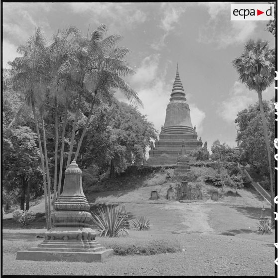 Le Wat Phnom à Phnom Penh. [description provisoire]