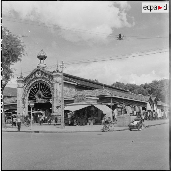 Le petit marché de Phnom Penh. [description provisoire]