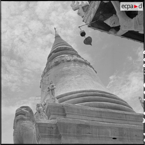 Stupa monumental du Phnom de Phnom Penh. [description provisoire]