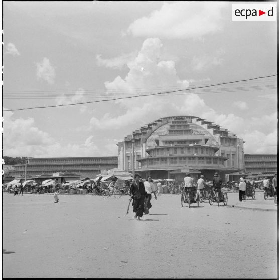 Le marché couvert de Phnom Penh. [description provisoire]