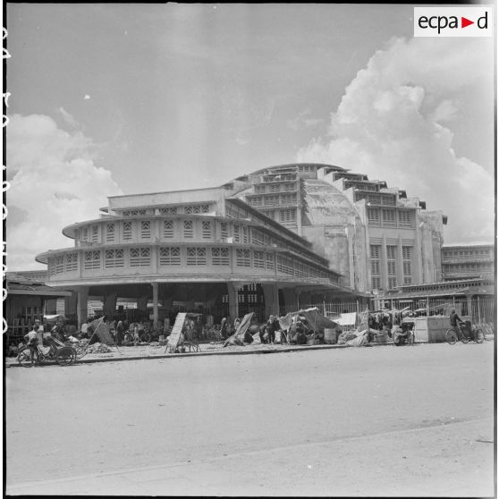 Le marché couvert de Phnom Penh. [description provisoire]
