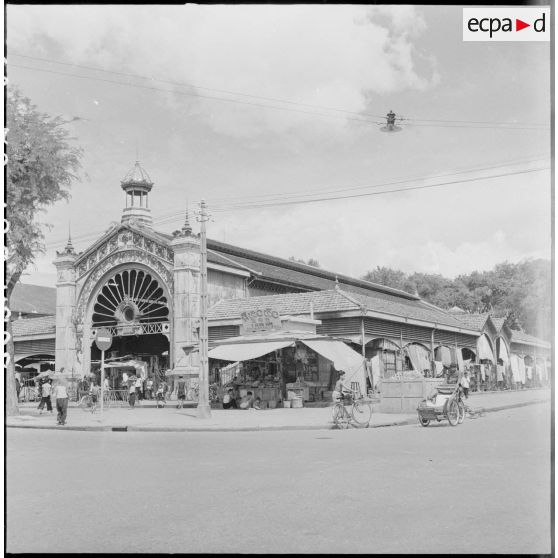 Le petit marché de Phnom Penh. [description provisoire]