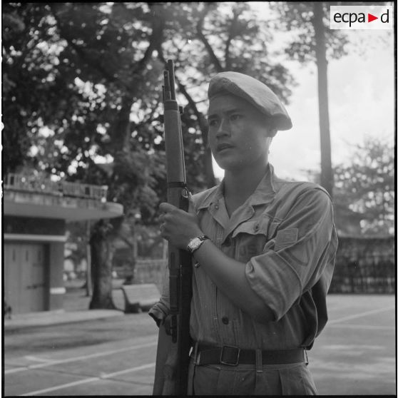 Un sergent-chef au camp d'instruction n°2 de Soctrang. [description provisoire]