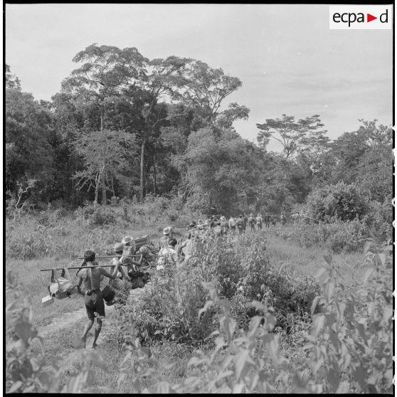 1 à 12 Progression du 3e BCC entrecoupée de pauses. Installation du bivouac en forêt le soir. [description provisoire]