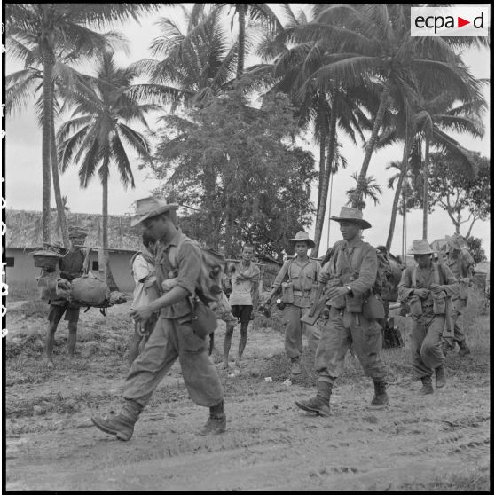 22 à 26 Départ du bivouac de Kaunsat vers Roméas, ravitaillement en vivres par camion et repos des hommes du 3e BCC. [description provisoire]