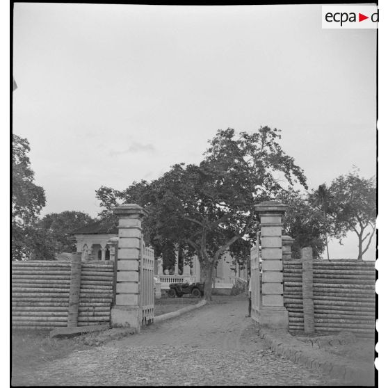Entrée du poste militaire français de My Tinh An dans le secteur de My Tho.