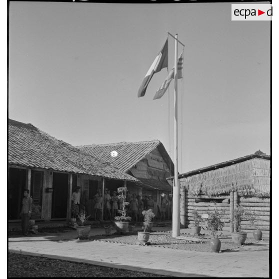 Intérieur du poste militaire de Hoa Binh dans le secteur de My Tho.