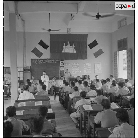 M. Risterucci, expose les buts pousuivis par le "cours de formation de propagandistes militaires". [description provisoire]