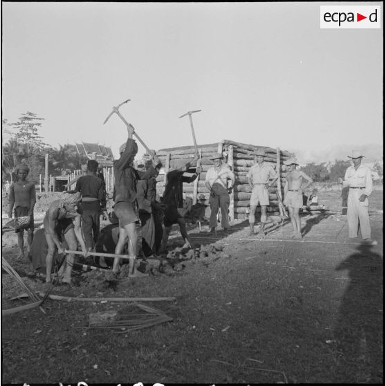 11 à 12 Création du poste de Chong Chéach, avec la participation du génie de l'ARK et de la 4e compagnie du 3e BCC. [description provisoire]