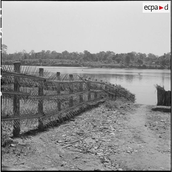 Les défenses du poste de Voeung Sai. [description provisoire]