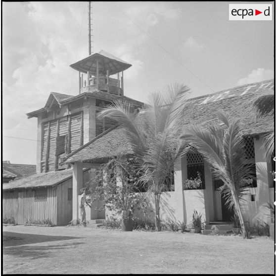 8 La tour du poste de Kompong Trach (situé dans la région de Prey Veng). [description provisoire]