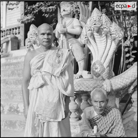 7 Plan américain du chef des bonzes, un des artisans du regroupement. [description provisoire]