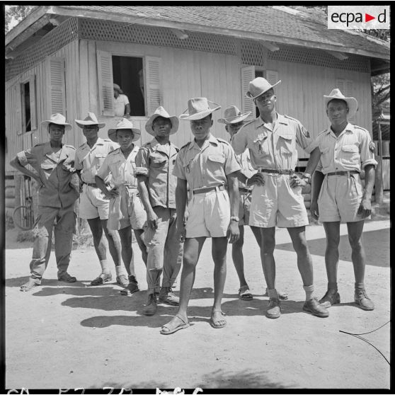 6 Groupe de tirailleurs et gradés très vraisemblablement de la 6e compagnie du 2/6e RIC. [description provisoire]