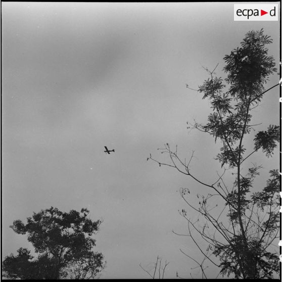 28 Surveillance aérienne des lieux de l'opération "Soissons" par le GAO (Groupement Aérien d'Observation). [description provisoire]