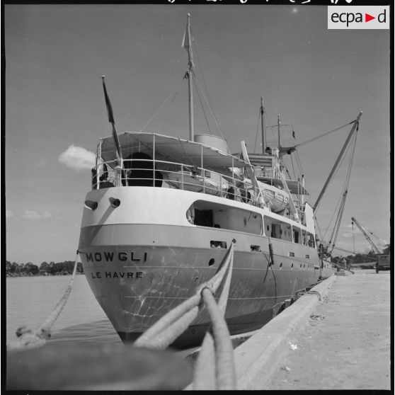 18 Le "Mowgli" amarré, vu de l'avant. [description provisoire]