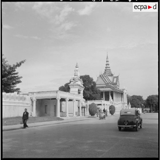 28 Le palais royal vu de la rue. [description provisoire]