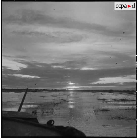 1 Lever du jour sur le Song Bé. [description provisoire]