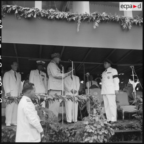 28 Allocution du général de Girot de Langlade adressée au roi du Cambodge, M. Norodom Sihanouk. [description provisoire]