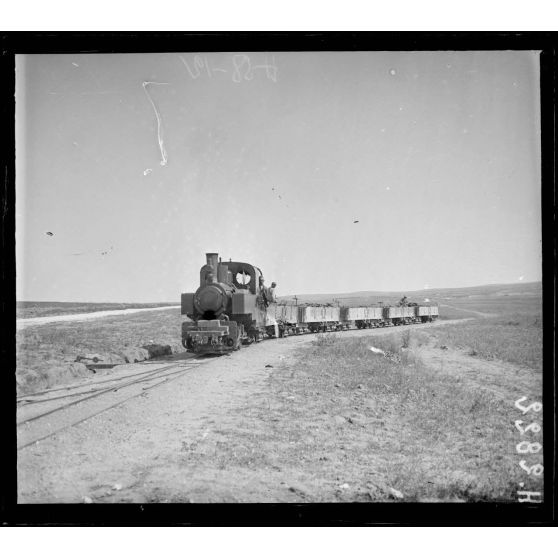 Vatiluk. Le Decauville allant sur Topsin. [légende d'origine]