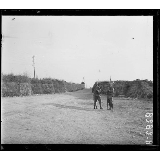 Topsin. Route de Monastir. Défenses du grand pont de bois. [légende d'origine]