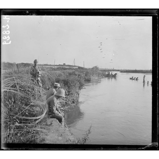 Topsin. Grand pont du Vardar, défenses rive gauche. [légende d'origine]