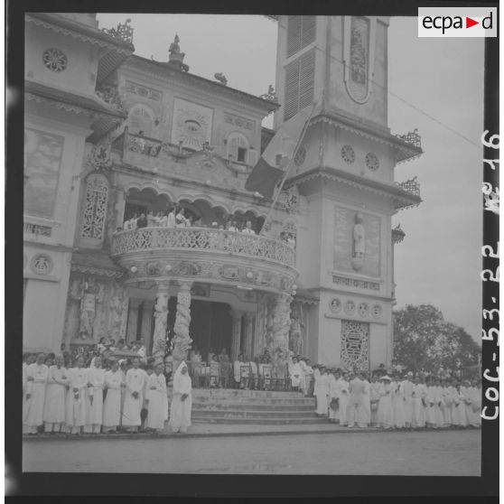 Discours du président Tam au temple de Tay Ninh.