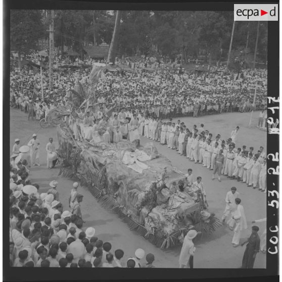 Char fleuri durant la fête du Palais du Dieu Tri, au temple de Tay Ninh.