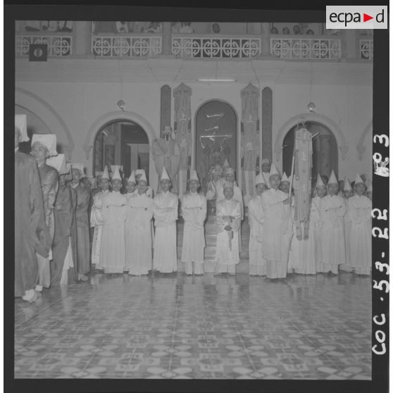 Haut clergé caodaïste durant la fête du Dieu Tri, au temple de Tay Ninh.