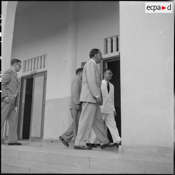 1 Arrivée de M. Guy La Chambre, ministre des Etats associés. [description provisoire]
