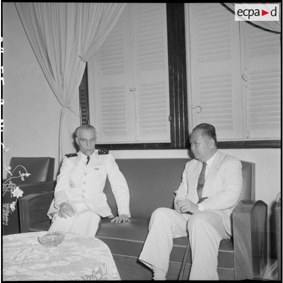 6 à 9 Audience à 17 h accordée au général  Ely par M. Leng Ngeth, président du Conseil du Cambodge. [description provisoire]