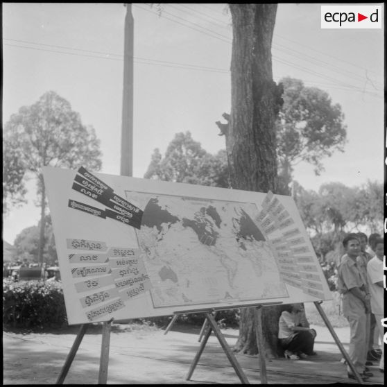 25 Panneau de propagande. [description provisoire]