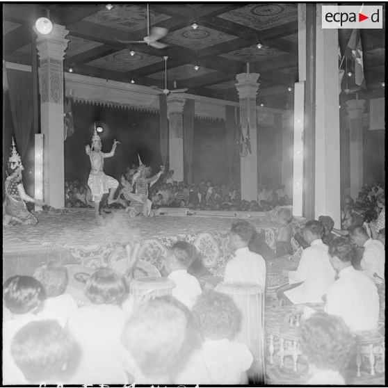 31 à 34 Danseuses du ballet royal. [description provisoire]