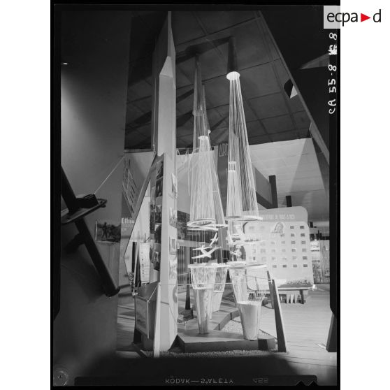 8 Intérieur du pavillon du Viêt Nam (plan rapproché). [description provisoire]