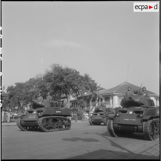 13 Défilé de chars LT (Light Tank) M3. [description provisoire]