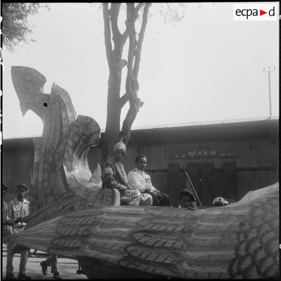 50 Plan rapproché sur une partie du char royal. [description provisoire]