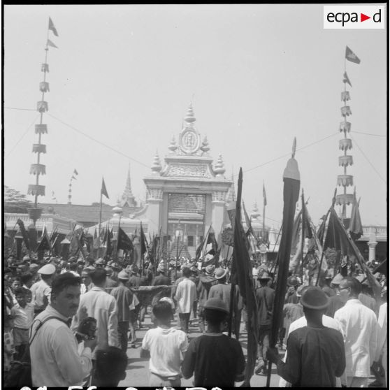 58 A la fin de la procession royale, le cortège rentre au palais. [description provisoire]