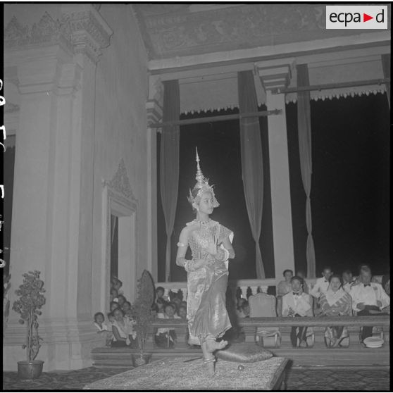 13 à 19 Danses royales : le ballet Mokar. [description provisoire]