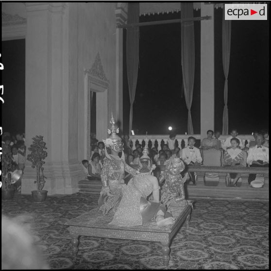 23 à 37 Danse royale : la légende de Preah Anurudh. [description provisoire]