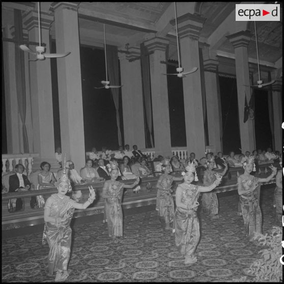 9 à 12 Danses royales. [description provisoire]