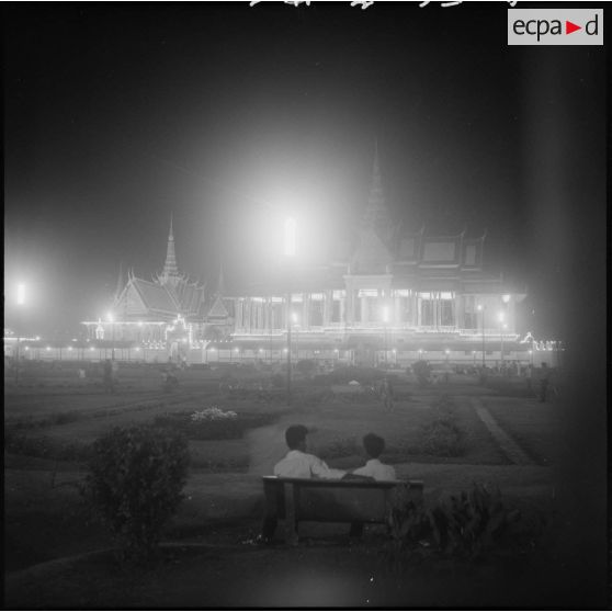 1 Plan d'ensemble du palais royal illuminé. [description provisoire]