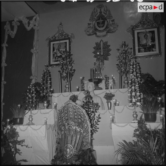 2 à 5 Exposition des "Tocs" dans l'enceinte du palais où la foule a été autorisée à pénétrer. [description provisoire]