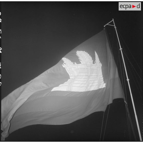 22 Plan rapproché sur le drapeau. [description provisoire]