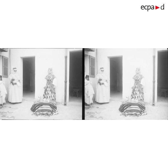 506. Edmée en mauresque (debout). [légende d'origine]