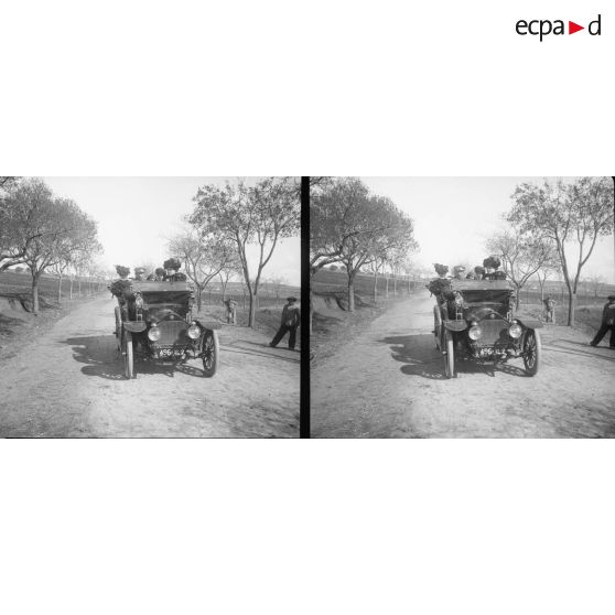 524. En automobile, de retour du moulin. Bifurcation. [légende d'origine]