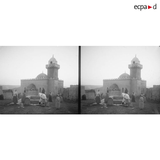 531. La mosquée et le bassin. [légende d'origine]