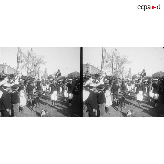 611. Bataille de Fleurs. La société de gymnastique. [légende d'origine]