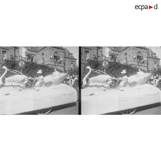 613. Bataille de Fleurs. Le cygne (char de Monsieur Bull). [légende d'origine]