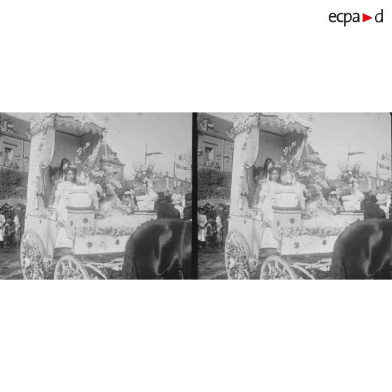 624. Bataille de Fleurs. Le trône côté droit. [légende d'origine]