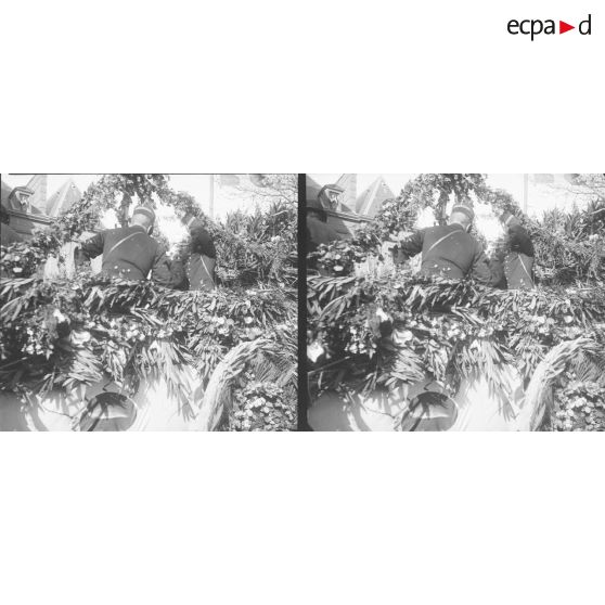 628. Bataille de Fleurs. Le char du [Cafard ?]. [légende d'origine]