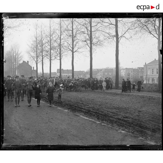[Arrivée des troupes anglaises dans les faubourgs de Lille.]